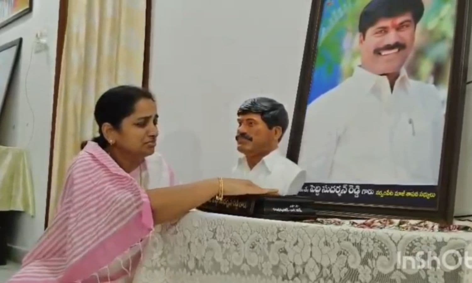 పెద్ది సుదర్శన్ రెడ్డి విగ్రహం తొలగింపుపై భార్యస్వప్న కన్నీళ్లు